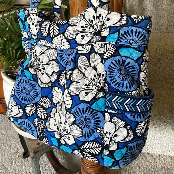 Vera Bradley Large Floral Blue and White Quilted Bohemian Tote Bag - Picture 4 of 16